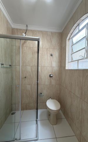 Casa para alugar com 210m², 3 quartos e 4 vagas Casa para alugar com 210m², 3 quartos e 4 vagasBanheiro Social 1
