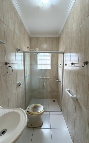 Casa para alugar com 210m², 3 quartos e 4 vagas Casa para alugar com 210m², 3 quartos e 4 vagasBanheiro Social 2