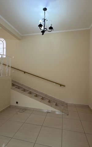 Casa para alugar com 210m², 3 quartos e 4 vagas Casa para alugar com 210m², 3 quartos e 4 vagasSala