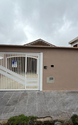 Casa para alugar com 210m², 3 quartos e 4 vagas Casa para alugar com 210m², 3 quartos e 4 vagasFachada