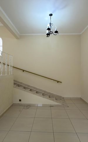 Casa para alugar com 210m², 3 quartos e 4 vagas Casa para alugar com 210m², 3 quartos e 4 vagasSala