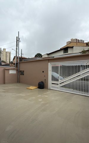 Casa para alugar com 210m², 3 quartos e 4 vagas Casa para alugar com 210m², 3 quartos e 4 vagasGaragem