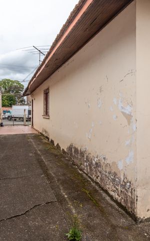 Casa à venda com 615m², 3 quartos e 2 vagas Casa à venda com 615m², 3 quartos e 2 vagasÁrea externa