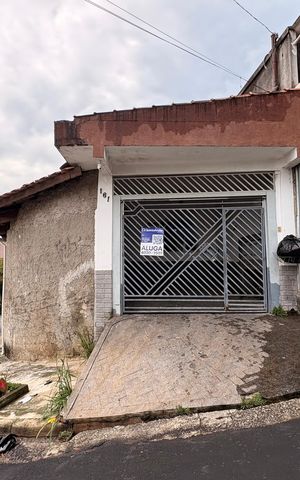 Casa para alugar com 160m², 2 quartos e 2 vagas Casa para alugar com 160m², 2 quartos e 2 vagasFachada + placa grande HVTG-3059