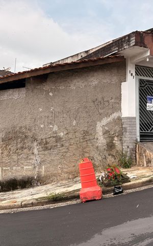 Casa para alugar com 160m², 2 quartos e 2 vagas Casa para alugar com 160m², 2 quartos e 2 vagasFachada + placa grande HVTG-3059