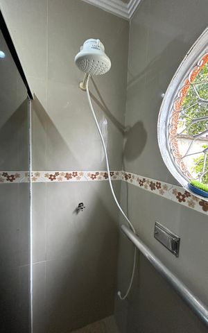 Casa à venda com 50m², 6 quartos e 2 vagasBanheiro 1