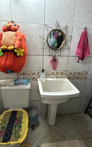 Casa à venda com 50m², 6 quartos e 2 vagasBanheiro 2