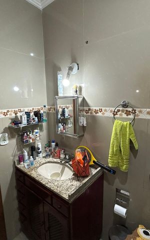 Casa à venda com 50m², 6 quartos e 2 vagasBanheiro 1