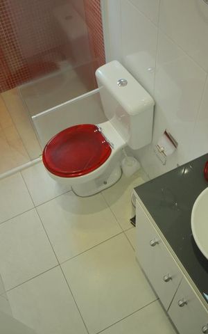 Casa de condomínio à venda com 120m², 2 quartos e 4 vagasBanheiro 