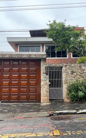 Casa para alugar com 261m², 7 quartos e 5 vagasFachada