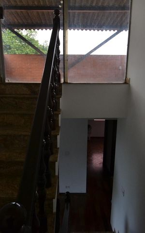 Casa para alugar com 261m², 7 quartos e 5 vagasEscada