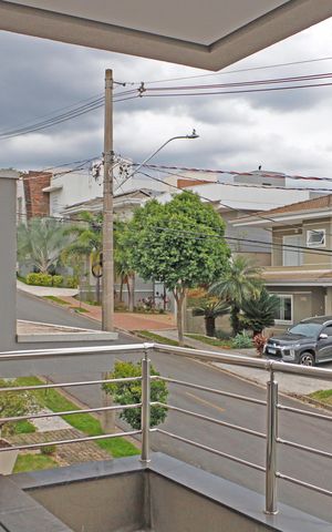 Casa de condomínio à venda com 226m², 3 quartos e 4 vagasSuíte 2 Varanda