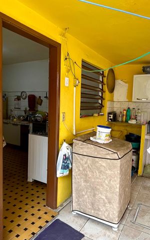 Casa à venda com 250m², 2 quartos e 2 vagas Casa à venda com 250m², 2 quartos e 2 vagasÁrea de Serviço