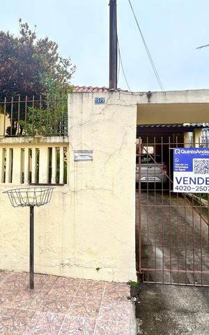 Casa à venda com 250m², 2 quartos e 2 vagas Casa à venda com 250m², 2 quartos e 2 vagasFachada