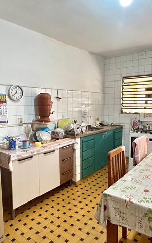 Casa à venda com 250m², 2 quartos e 2 vagas Casa à venda com 250m², 2 quartos e 2 vagasCozinha
