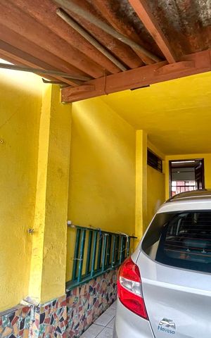 Casa à venda com 250m², 2 quartos e 2 vagas Casa à venda com 250m², 2 quartos e 2 vagasGaragem