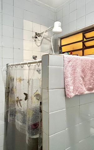Casa à venda com 250m², 2 quartos e 2 vagas Casa à venda com 250m², 2 quartos e 2 vagasBanheiro