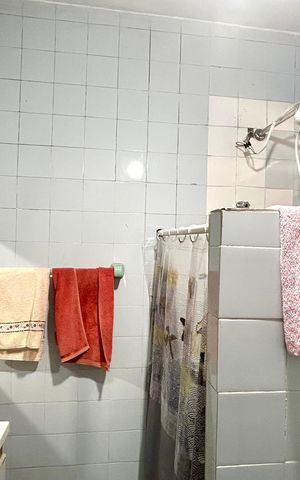 Casa à venda com 250m², 2 quartos e 2 vagas Casa à venda com 250m², 2 quartos e 2 vagasBanheiro
