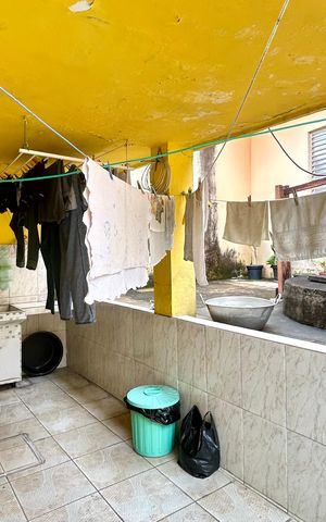 Casa à venda com 250m², 2 quartos e 2 vagas Casa à venda com 250m², 2 quartos e 2 vagasÁrea de Serviço