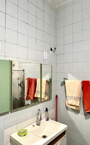 Casa à venda com 250m², 2 quartos e 2 vagas Casa à venda com 250m², 2 quartos e 2 vagasBanheiro