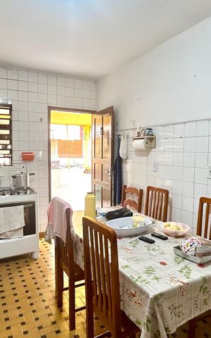 Casa à venda com 250m², 2 quartos e 2 vagas Casa à venda com 250m², 2 quartos e 2 vagasCozinha