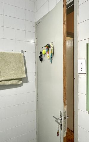 Casa à venda com 250m², 2 quartos e 2 vagas Casa à venda com 250m², 2 quartos e 2 vagasBanheiro