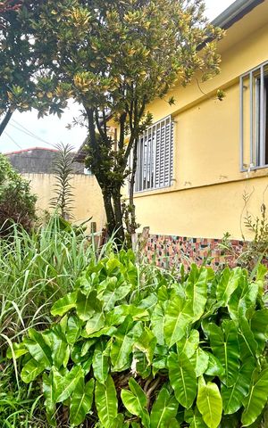 Casa à venda com 250m², 2 quartos e 2 vagas Casa à venda com 250m², 2 quartos e 2 vagasGaragem