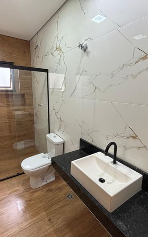 Casa à venda com 102m², 3 quartos e 2 vagas Casa à venda com 102m², 3 quartos e 2 vagasBanheiro suite