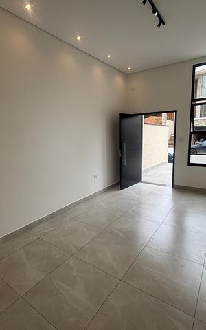 Casa à venda com 102m², 3 quartos e 2 vagas Casa à venda com 102m², 3 quartos e 2 vagasSala