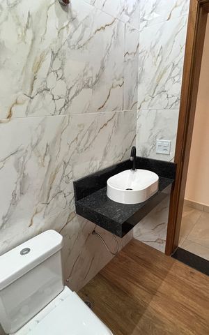 Casa à venda com 102m², 3 quartos e 2 vagas Casa à venda com 102m², 3 quartos e 2 vagasBanheiro