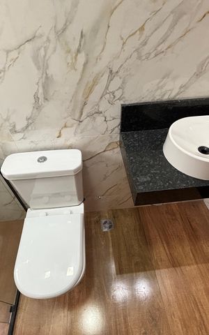 Casa à venda com 102m², 3 quartos e 2 vagas Casa à venda com 102m², 3 quartos e 2 vagasBanheiro