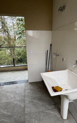 Casa à venda com 102m², 3 quartos e 2 vagas Casa à venda com 102m², 3 quartos e 2 vagasÁrea de serviço