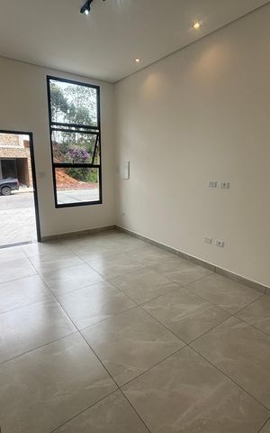Casa à venda com 102m², 3 quartos e 2 vagas Casa à venda com 102m², 3 quartos e 2 vagasSala