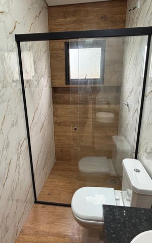 Casa à venda com 102m², 3 quartos e 2 vagas Casa à venda com 102m², 3 quartos e 2 vagasBanheiro