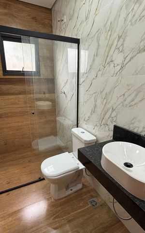 Casa à venda com 102m², 3 quartos e 2 vagas Casa à venda com 102m², 3 quartos e 2 vagasBanheiro