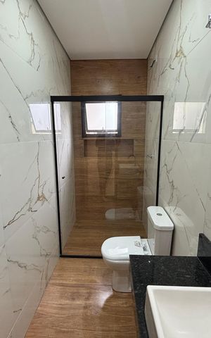 Casa à venda com 102m², 3 quartos e 2 vagas Casa à venda com 102m², 3 quartos e 2 vagasBanheiro suite