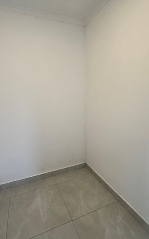 Casa à venda com 102m², 3 quartos e 2 vagas Casa à venda com 102m², 3 quartos e 2 vagasCloset