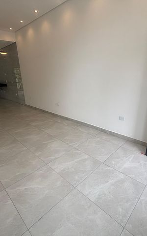 Casa à venda com 102m², 3 quartos e 2 vagas Casa à venda com 102m², 3 quartos e 2 vagasSala