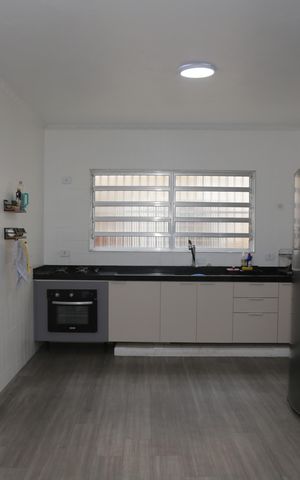 Casa à venda com 159m², 3 quartos e 2 vagas Casa à venda com 159m², 3 quartos e 2 vagasCozinha