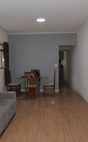 Casa à venda com 159m², 3 quartos e 2 vagas Casa à venda com 159m², 3 quartos e 2 vagasSala