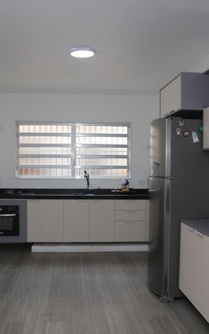 Casa à venda com 159m², 3 quartos e 2 vagas Casa à venda com 159m², 3 quartos e 2 vagasCozinha