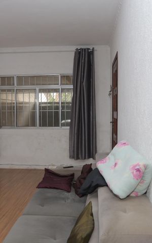 Casa à venda com 159m², 3 quartos e 2 vagas Casa à venda com 159m², 3 quartos e 2 vagasSala