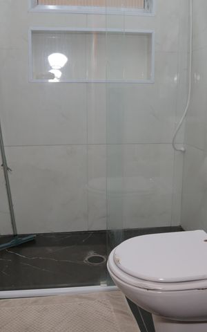 Casa à venda com 159m², 3 quartos e 2 vagas Casa à venda com 159m², 3 quartos e 2 vagasBanheiro 1