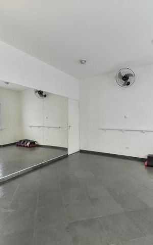 Apartamento à venda com 34m², 2 quartos e 1 vaga Apartamento à venda com 34m², 2 quartos e 1 vagaÁrea comum - Academia