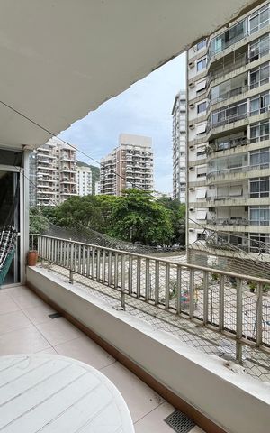 Apartamento à venda com 120m², 3 quartos e 1 vaga Apartamento à venda com 120m², 3 quartos e 1 vagaVaranda