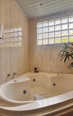 Casa para alugar com 225m², 2 quartos e 2 vagas Casa para alugar com 225m², 2 quartos e 2 vagasBanheiro suíte