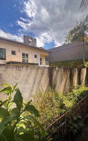 Casa para alugar com 225m², 2 quartos e 2 vagas Casa para alugar com 225m², 2 quartos e 2 vagasLateral