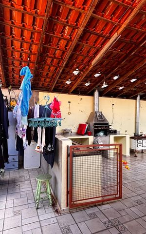 Casa para alugar com 225m², 2 quartos e 2 vagas Casa para alugar com 225m², 2 quartos e 2 vagasFundos