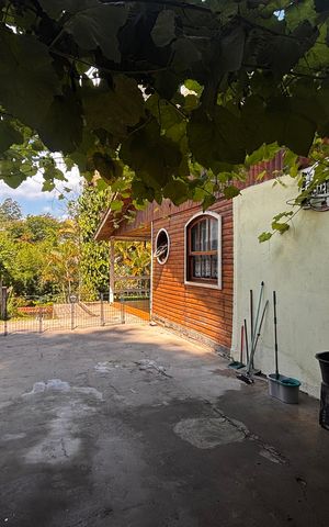 Casa para alugar com 225m², 2 quartos e 2 vagas Casa para alugar com 225m², 2 quartos e 2 vagasFundos