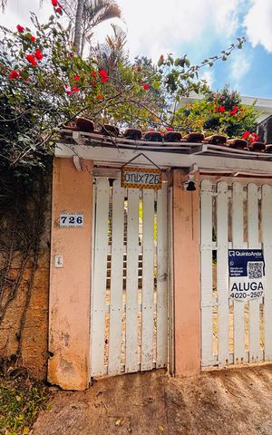 Casa para alugar com 225m², 2 quartos e 2 vagas Casa para alugar com 225m², 2 quartos e 2 vagasFachada com placa